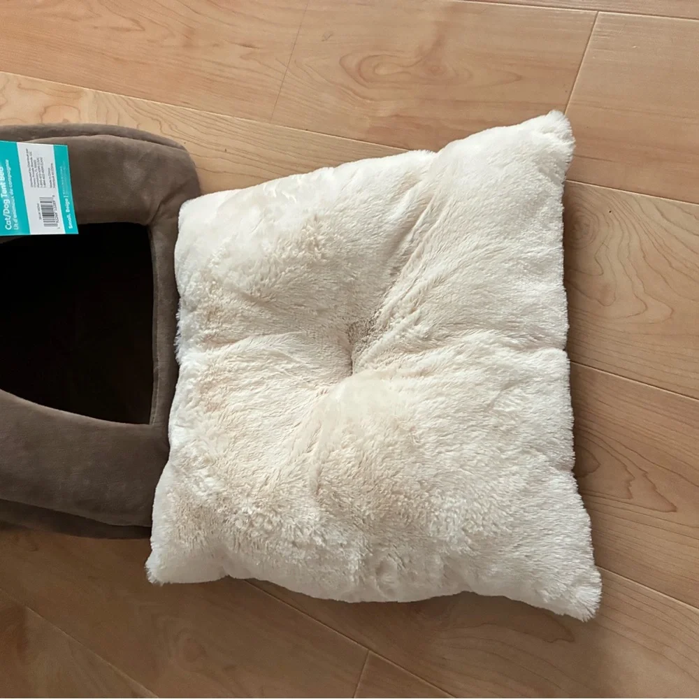 Cozy Cream and Tan Cat Bed